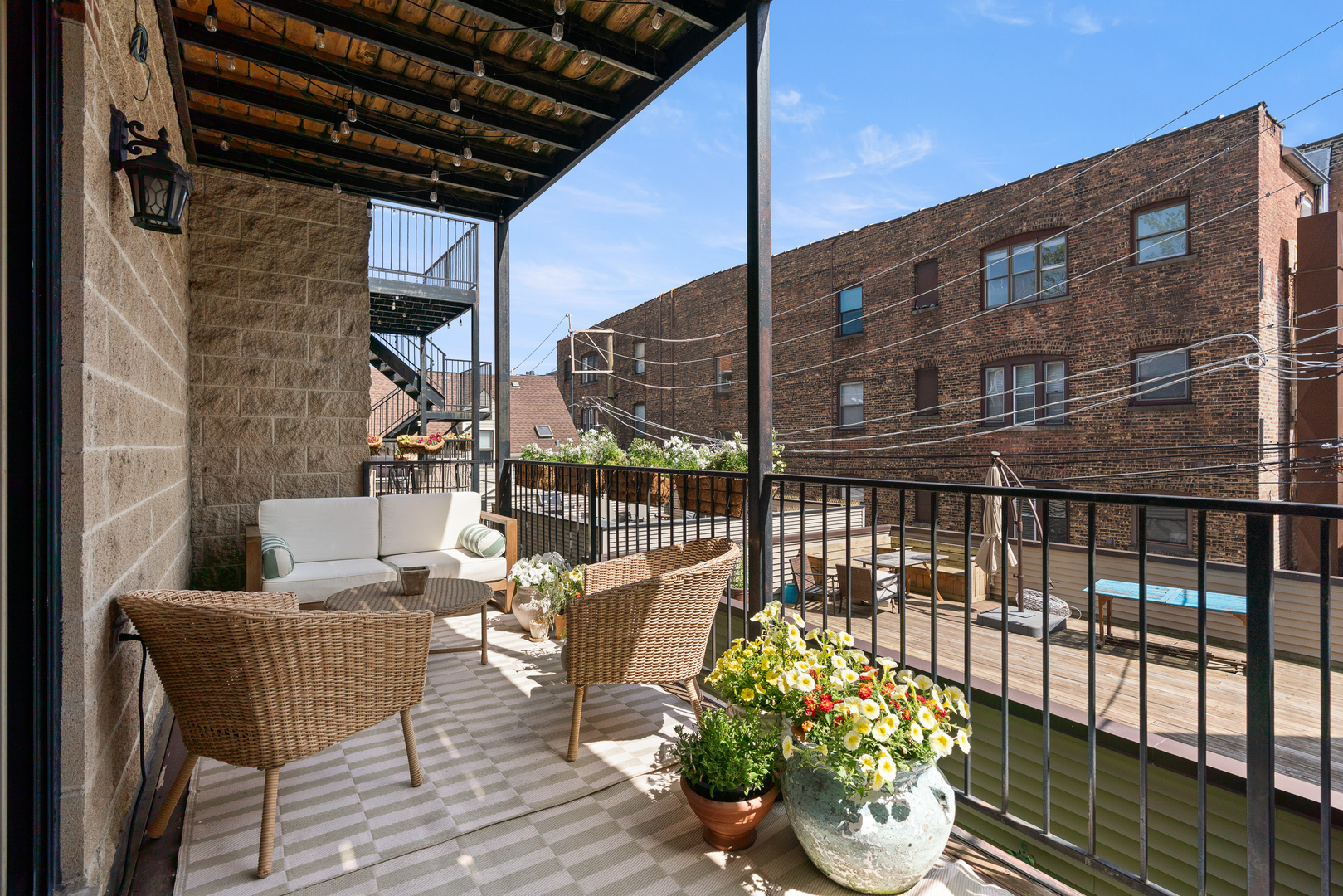 901 West Fletcher Street, Unit 2 Chicago, IL 60657 - Photo 11 of 23