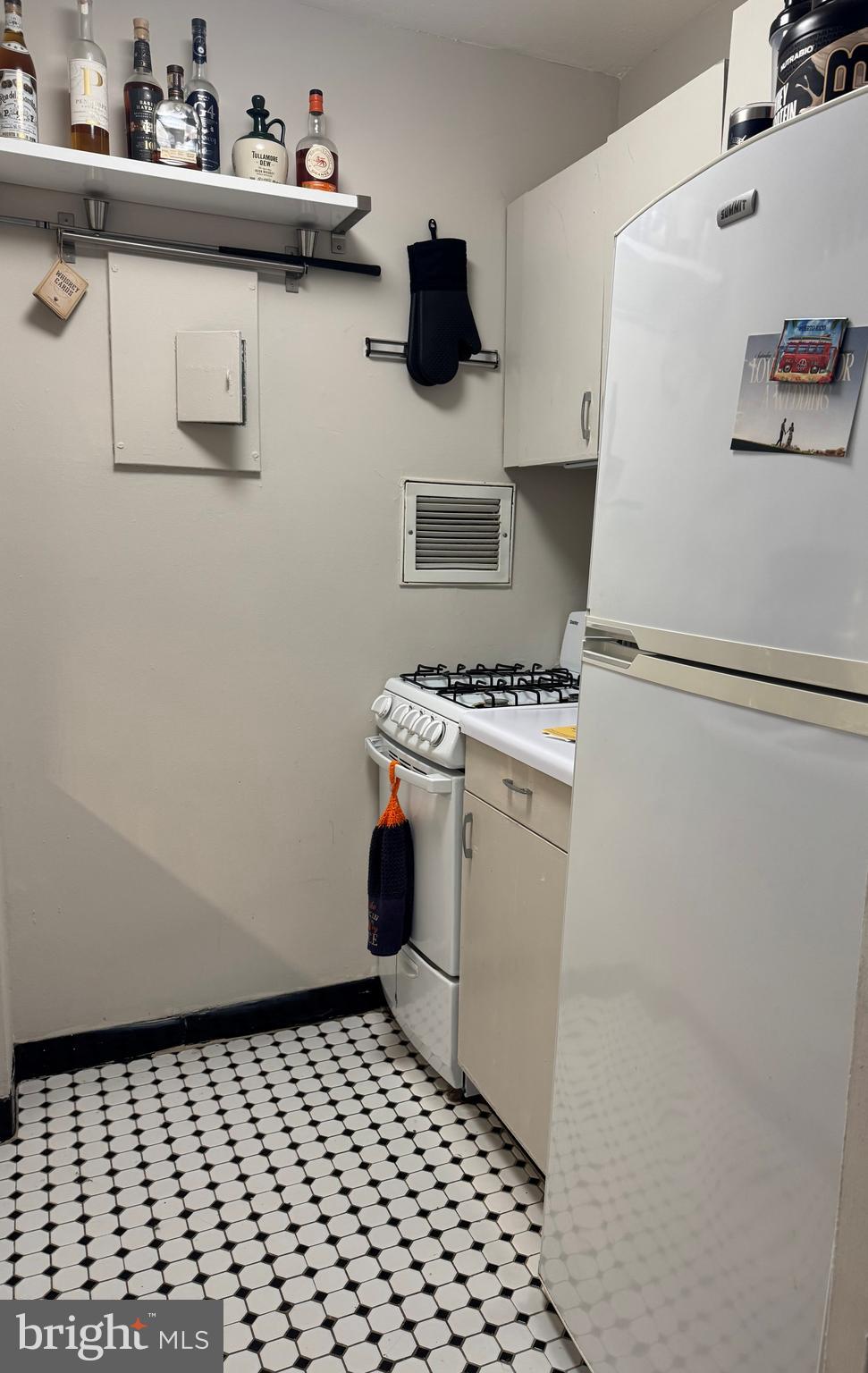 200 Locust Street, Unit 18EN Philadelphia, PA 19106 - Photo 9 of 23