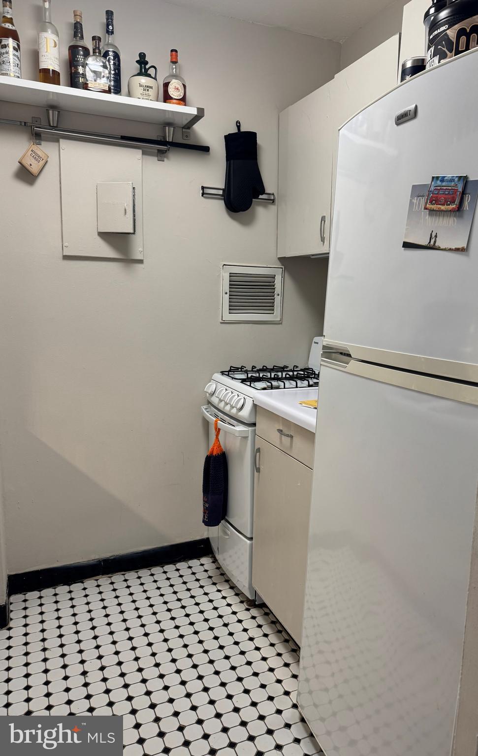 200 Locust Street, Unit 18EN Philadelphia, PA 19106 - Photo 10 of 23