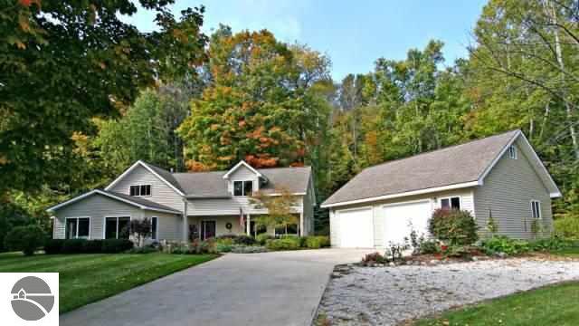 14297 Bluff Road Traverse City, MI 49686 - Photo 21 of 23 1797820-20.JPG