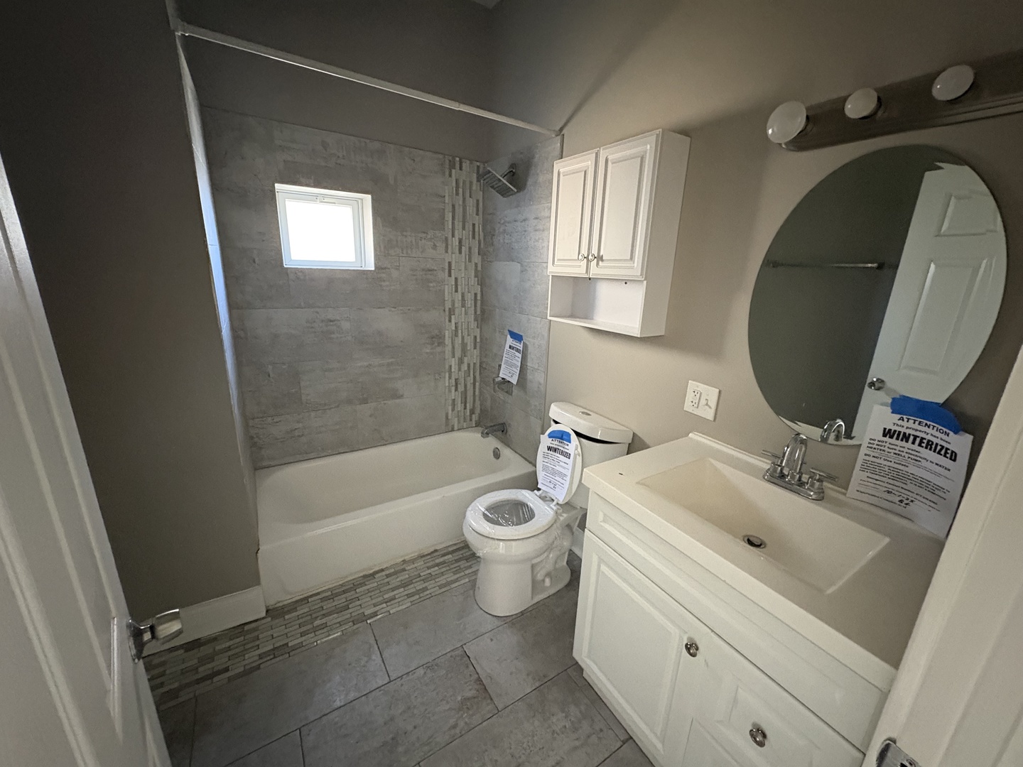 3843 West Fillmore Street Chicago, IL 60624 - Photo 20 of 38 a bathroom with a sink a toilet and bathtub