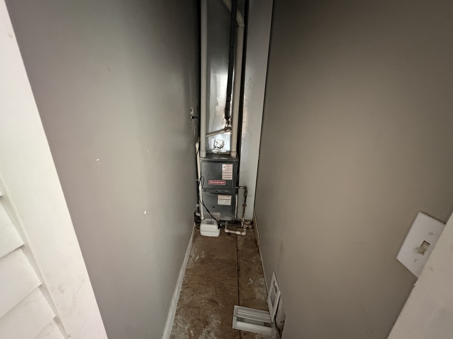 3843 West Fillmore Street Chicago, IL 60624 - Photo 5 of 38 wooden floor in a gallery