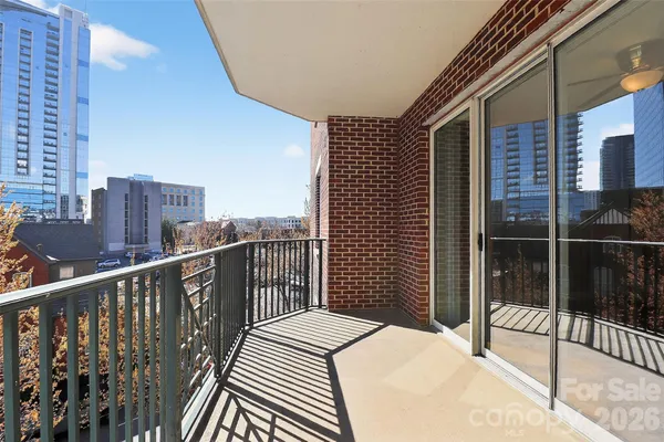$479,000 | 300 West 5th Street, Unit 413, Charlotte, NC 28202