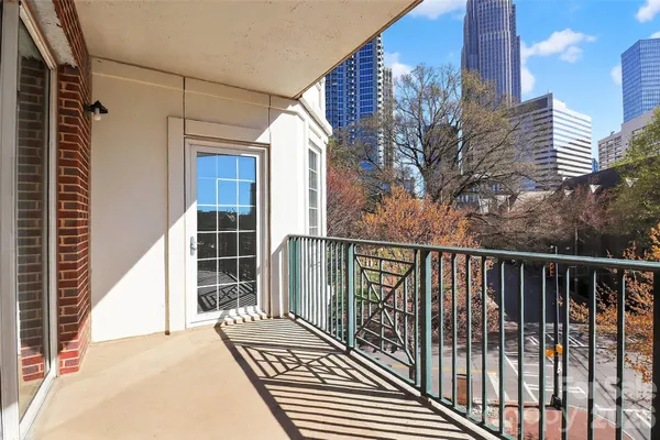 $479,000 | 300 West 5th Street, Unit 413, Charlotte, NC 28202