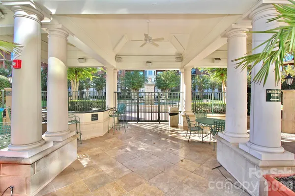 $479,000 | 300 West 5th Street, Unit 413, Charlotte, NC 28202