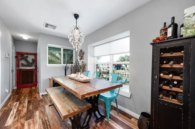 $599,000 | 325 Ling Street, Bayou Vista, TX 77563