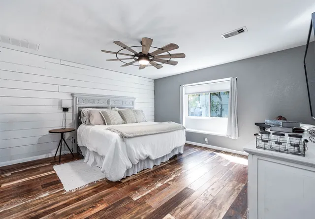 $599,000 | 325 Ling Street, Bayou Vista, TX 77563