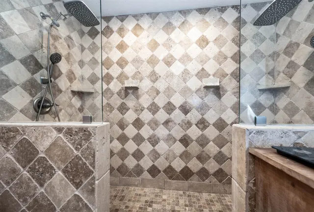 $599,000 | 325 Ling Street, Bayou Vista, TX 77563