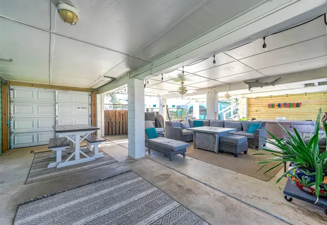 $599,000 | 325 Ling Street, Bayou Vista, TX 77563