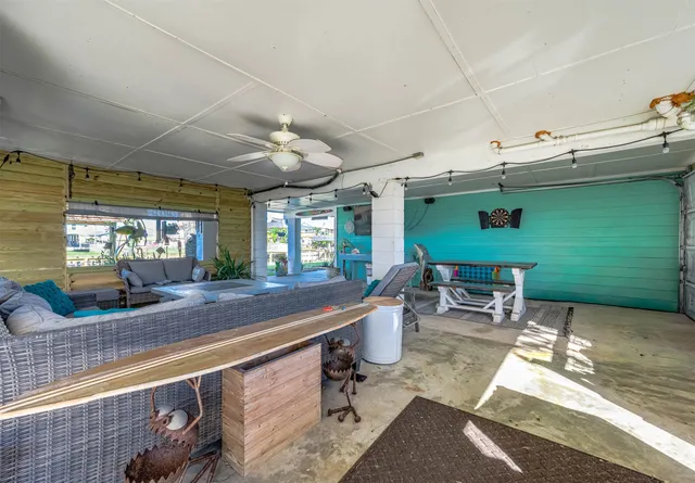 $599,000 | 325 Ling Street, Bayou Vista, TX 77563