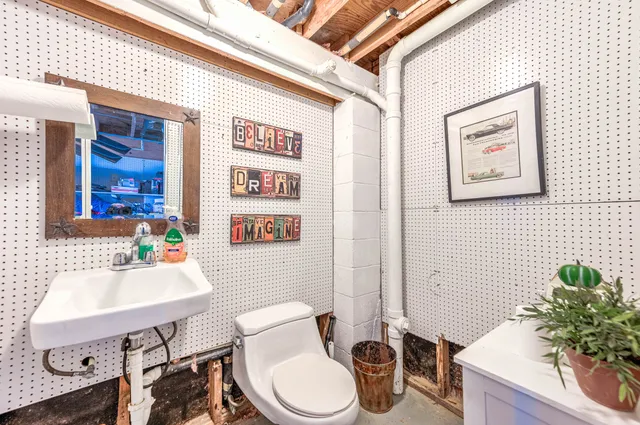 $599,000 | 325 Ling Street, Bayou Vista, TX 77563