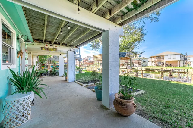 $599,000 | 325 Ling Street, Bayou Vista, TX 77563