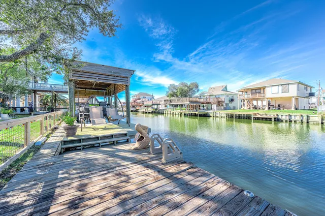 $599,000 | 325 Ling Street, Bayou Vista, TX 77563