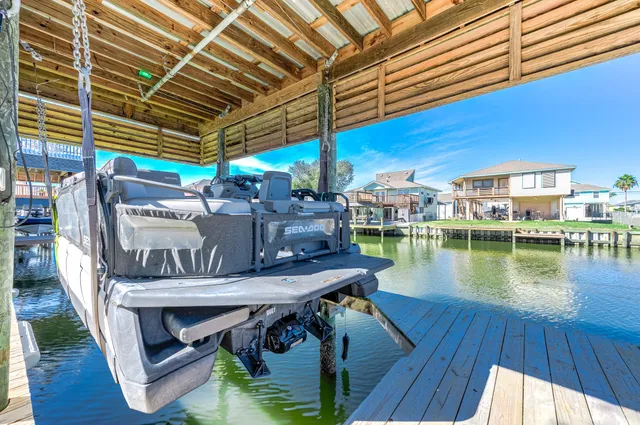 $599,000 | 325 Ling Street, Bayou Vista, TX 77563