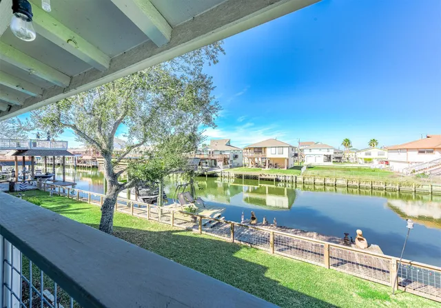 $599,000 | 325 Ling Street, Bayou Vista, TX 77563