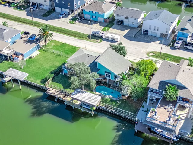 $599,000 | 325 Ling Street, Bayou Vista, TX 77563