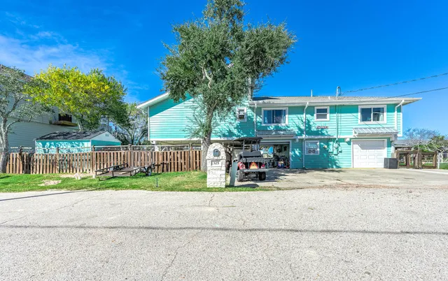 $599,000 | 325 Ling Street, Bayou Vista, TX 77563