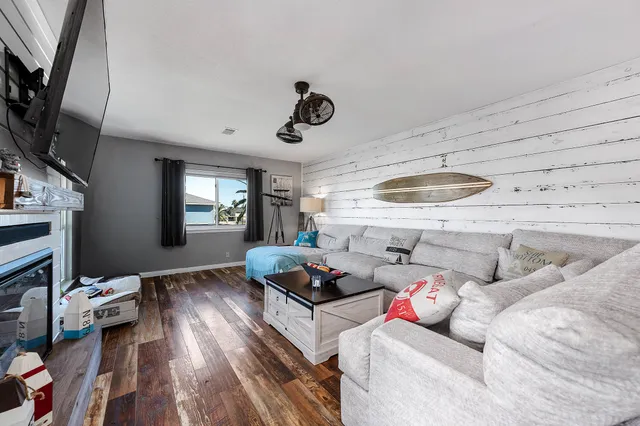 $599,000 | 325 Ling Street, Bayou Vista, TX 77563