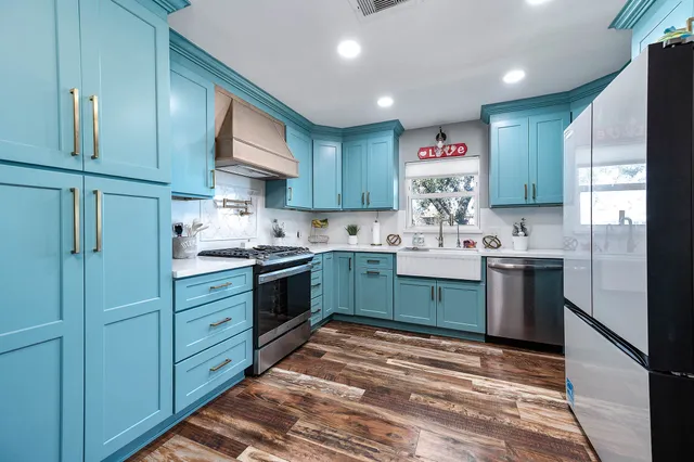 $599,000 | 325 Ling Street, Bayou Vista, TX 77563