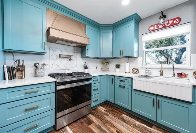 $599,000 | 325 Ling Street, Bayou Vista, TX 77563