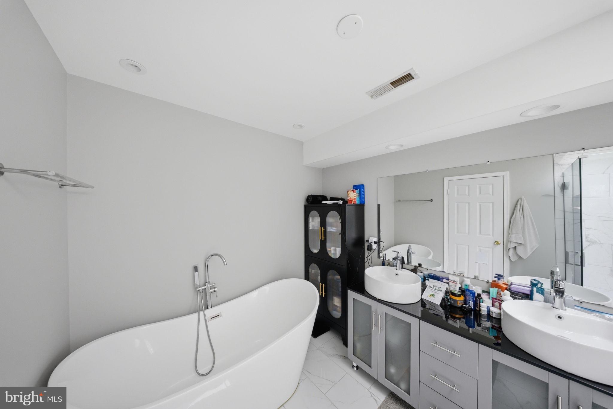 10501 Water Point Way Bowie, MD 20721 - Photo 12 of 21 Primary Bath