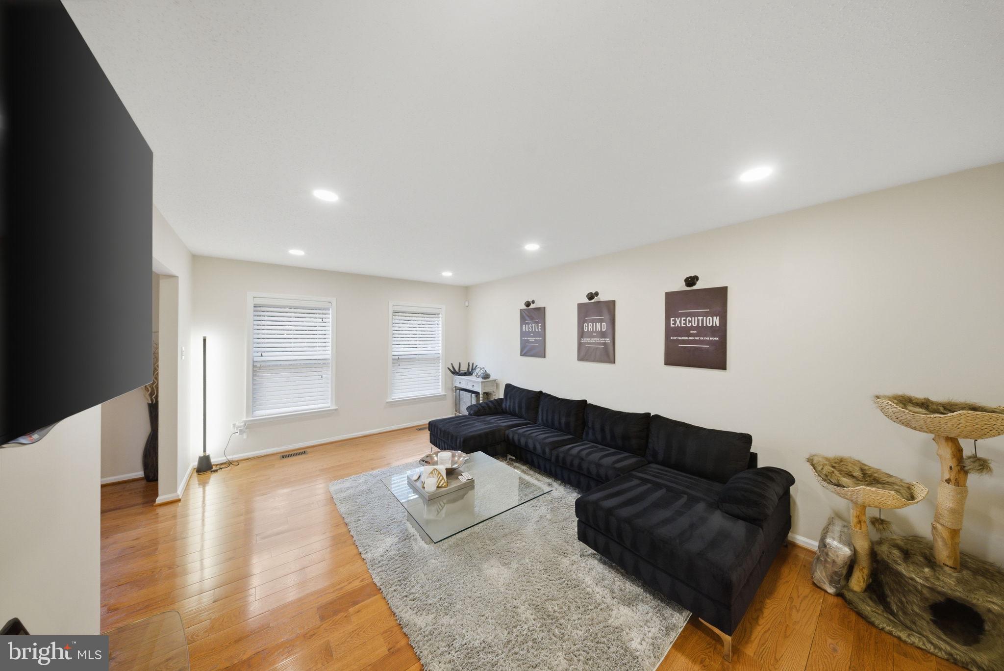 10501 Water Point Way Bowie, MD 20721 - Photo 3 of 21 Living Room