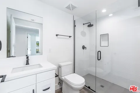 $5,250 | 857 North Hayworth Avenue, Unit 301, Los Angeles, CA 90046