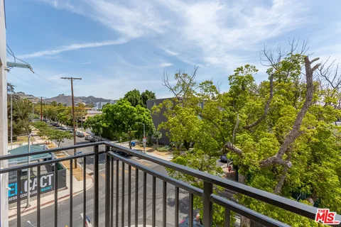 $5,250 | 857 North Hayworth Avenue, Unit 301, Los Angeles, CA 90046