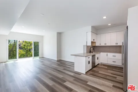 $5,250 | 857 North Hayworth Avenue, Unit 301, Los Angeles, CA 90046