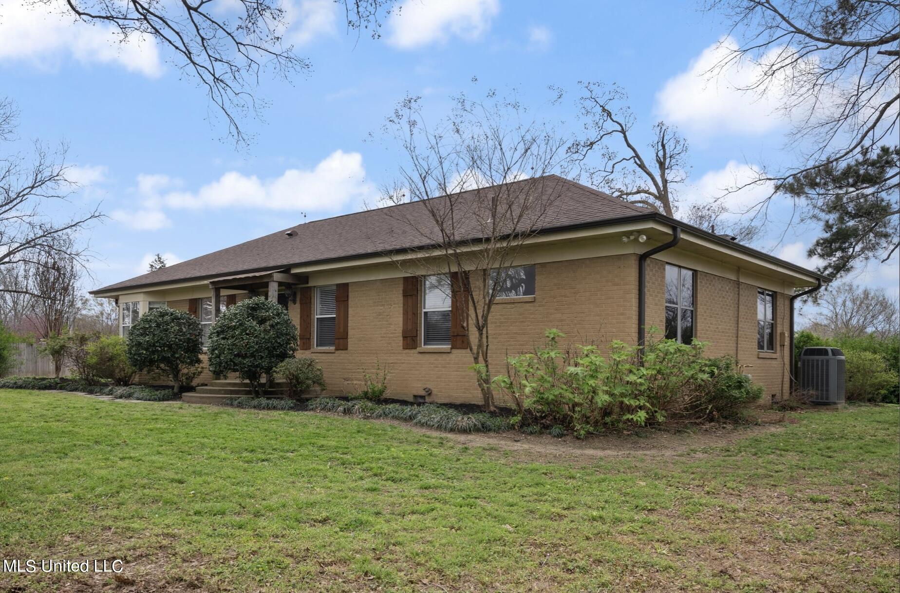 629 Gaines Road Hernando, MS 38632 - Photo 2 of 26 DD3C8B4F-0276-4793-BB04-2399822A59C2