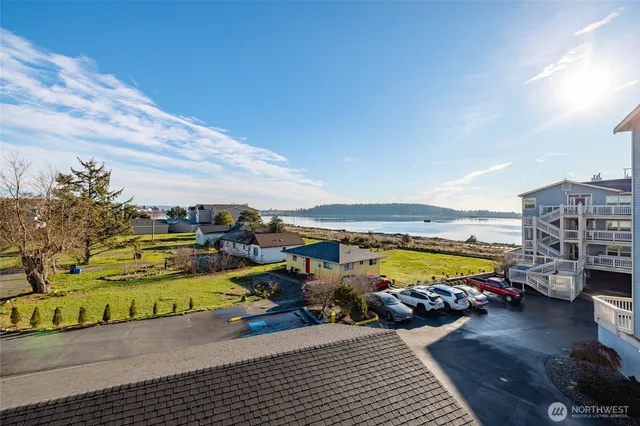 $389,000 | 651 Southeast Bayshore Drive, Unit B301, Oak Harbor, WA 98277