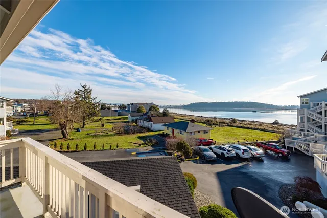 $389,000 | 651 Southeast Bayshore Drive, Unit B301, Oak Harbor, WA 98277