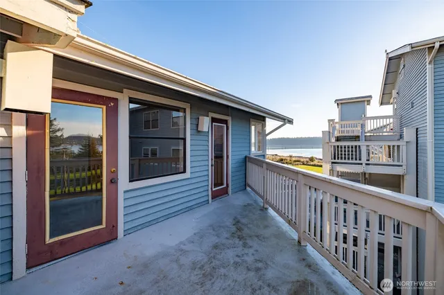$389,000 | 651 Southeast Bayshore Drive, Unit B301, Oak Harbor, WA 98277