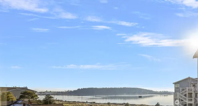 $389,000 | 651 Southeast Bayshore Drive, Unit B301, Oak Harbor, WA 98277