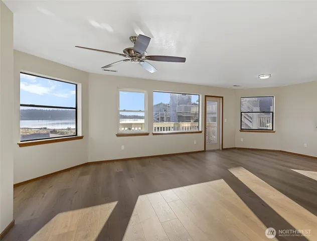 $389,000 | 651 Southeast Bayshore Drive, Unit B301, Oak Harbor, WA 98277