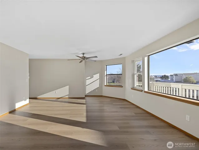 $389,000 | 651 Southeast Bayshore Drive, Unit B301, Oak Harbor, WA 98277