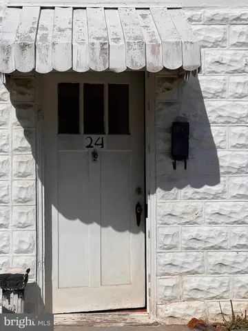 $1,200 | 24 West Cecil Street, Winchester, VA 22601