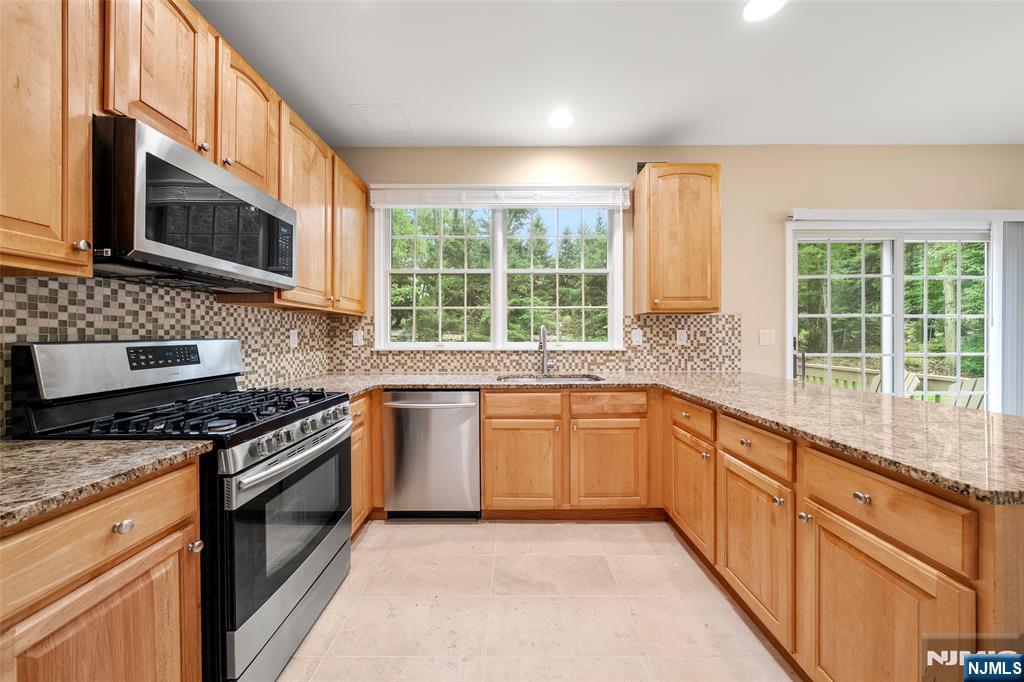 7 Woods Edge Road Old Tappan, NJ 07675 - Photo 11 of 32