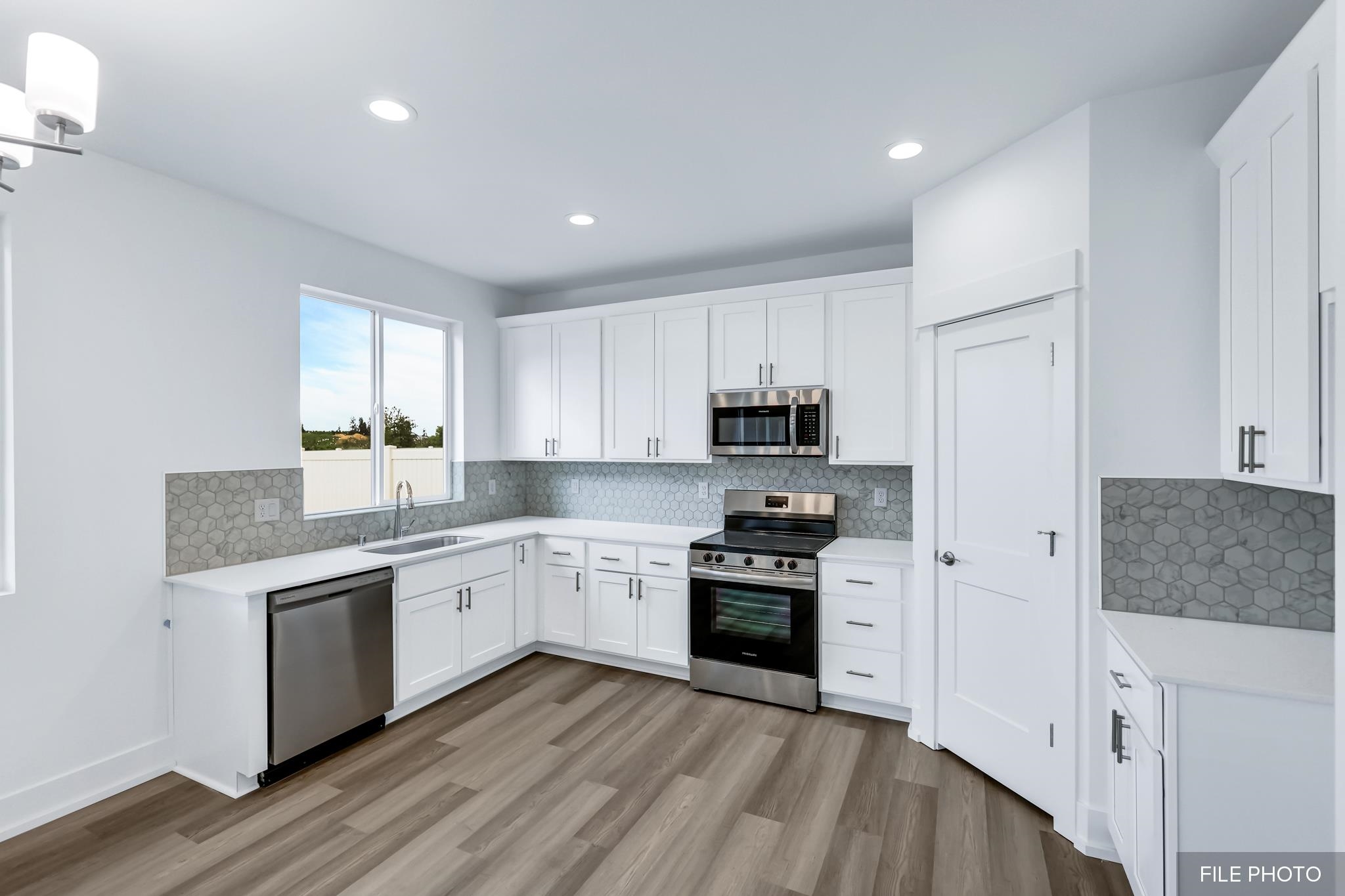5885 South Sherri Lee Road Spokane, WA 99224 - Photo 17 of 35