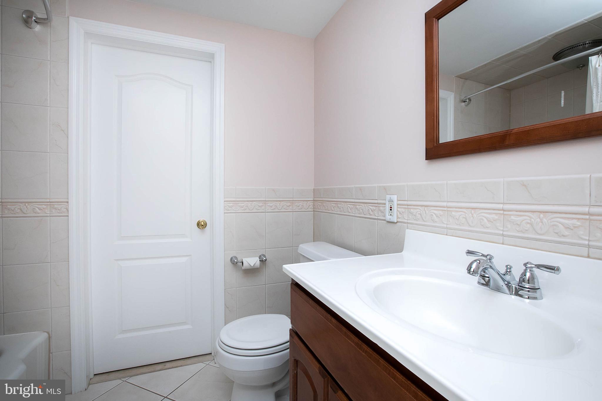 1520 Prospect Ridge Boulevard Haddon Heights, NJ 08035 - Photo 31 of 40 Full Bathroom Hallway
