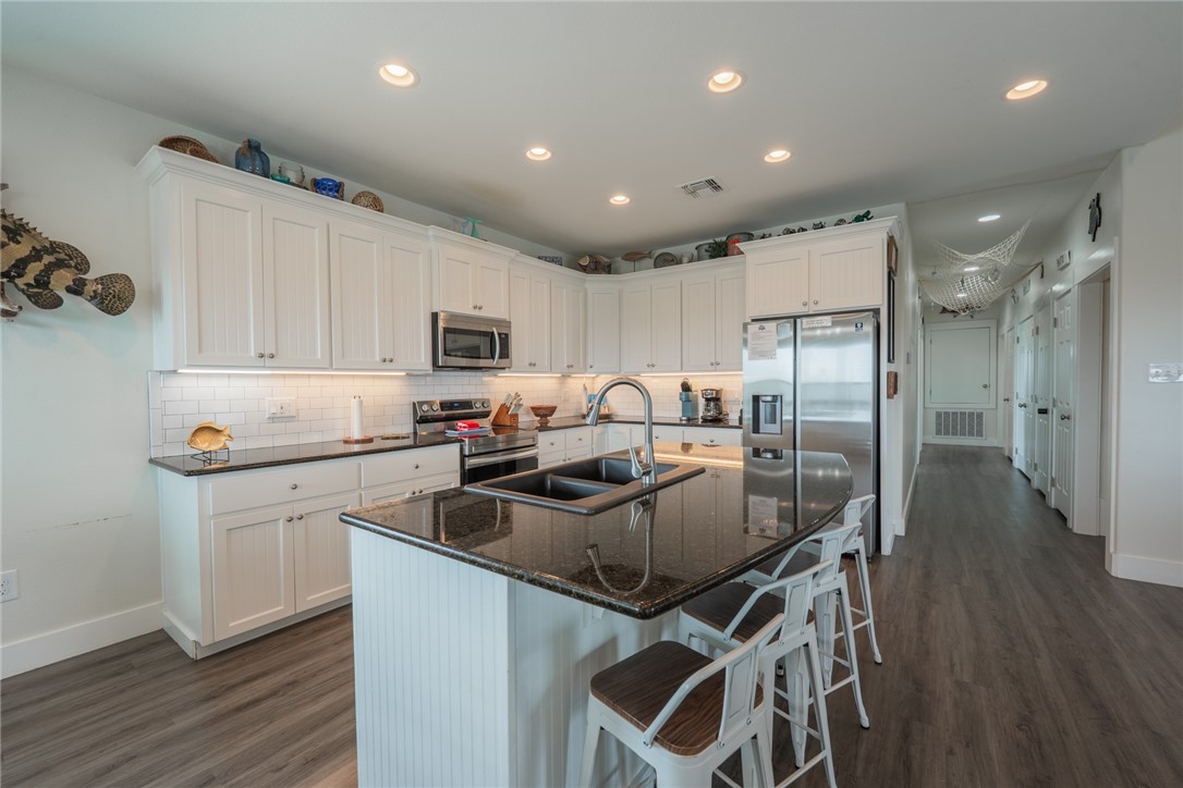 109 Copano Cove Road Rockport, TX 78382 - Photo 5 of 32