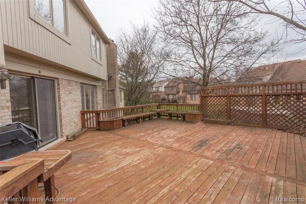 39167 Point Court Farmington Hills, MI 48331 - Photo 26 of 33