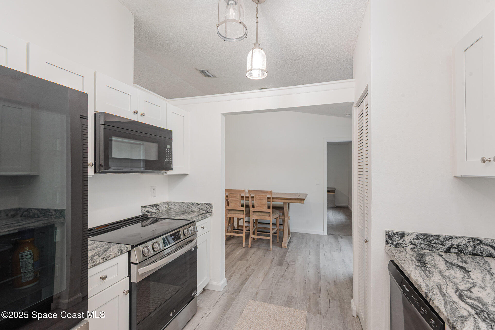 1219 Wing Road Southwest Palm Bay, FL 32908 - Photo 5 of 34 Updated Kitchen