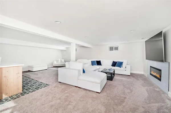 $6,900 | 1585 South Elm Street, Denver, CO 80222