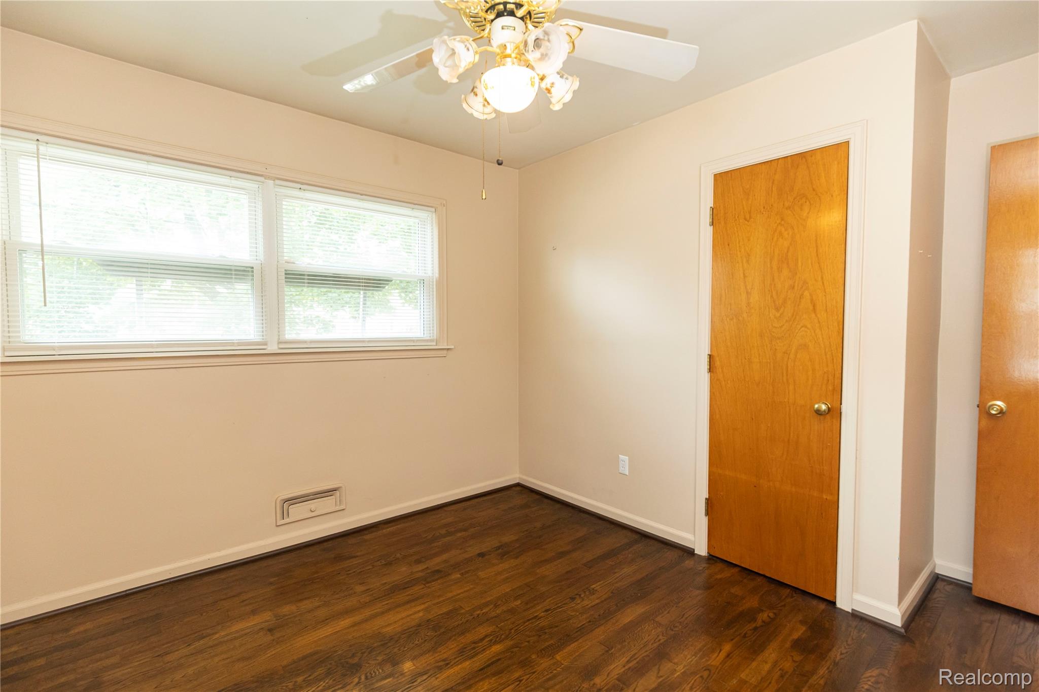 17108 Reno Street Riverview, MI 48193 - Photo 15 of 22 IMG_7227.jpg