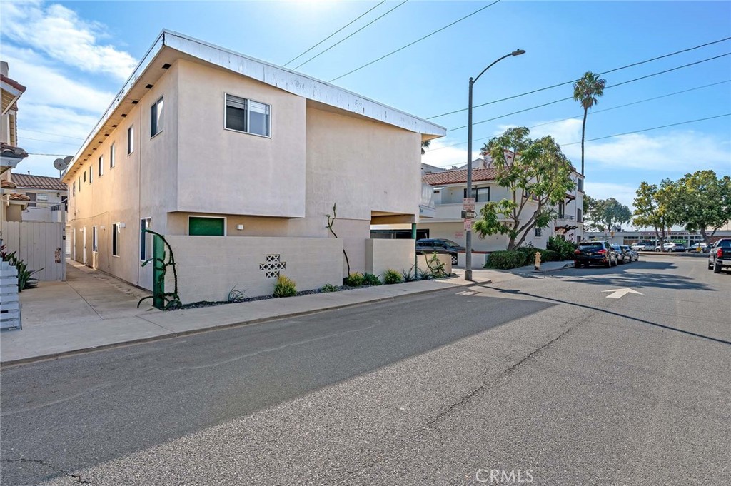 24 Roswell Avenue Long Beach, CA 90803 - Photo 4 of 13 a view of a street with cars