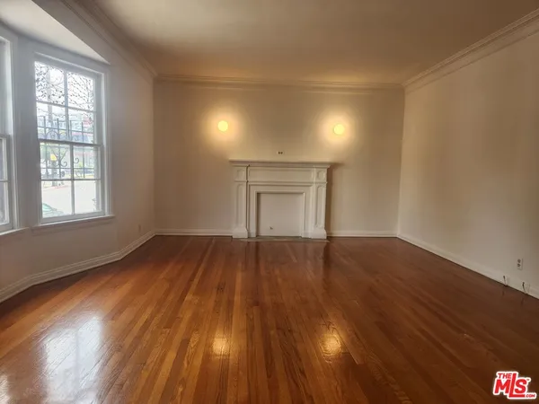 $2,100 | 3326-3330 5th Street, Unit 1, Los Angeles, CA 90020