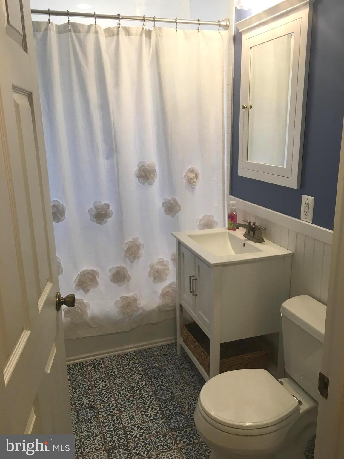 6904 Barrett Road Falls Church, VA 22042 - Photo 14 of 28 Main Level Bath