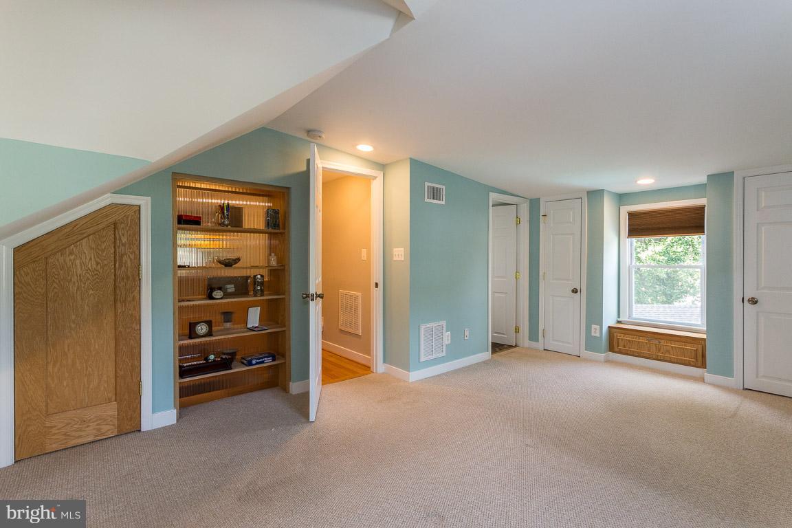 6904 Barrett Road Falls Church, VA 22042 - Photo 21 of 28 Bedroom (Master)