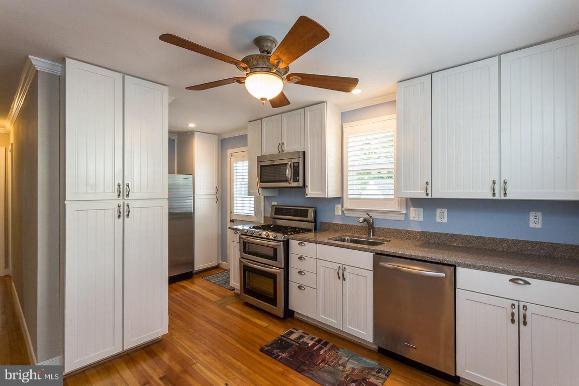 6904 Barrett Road Falls Church, VA 22042 - Photo 8 of 28 Kitchen